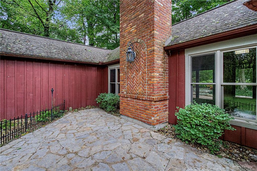 195 Colonial Property Photo 12