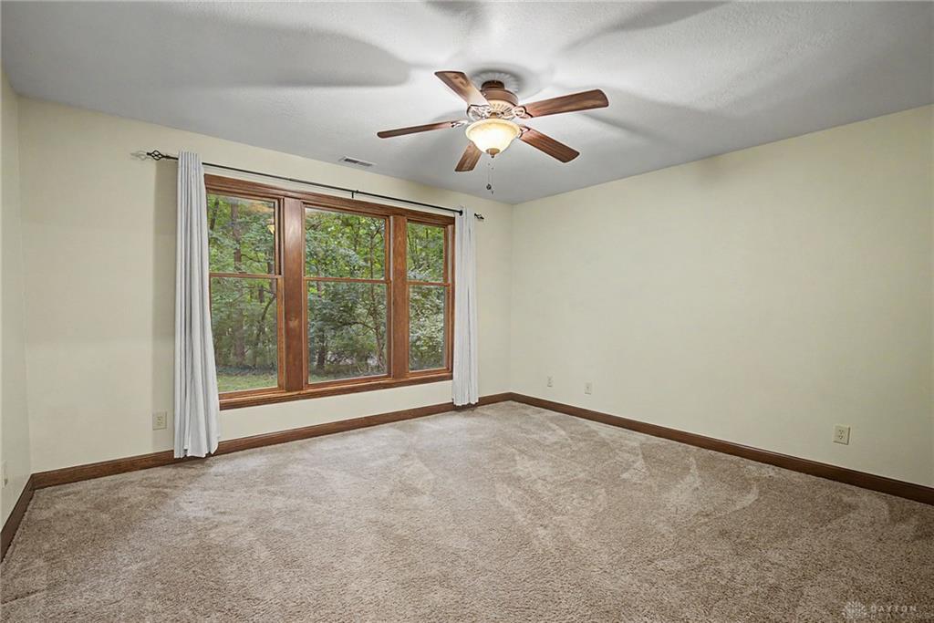 195 Colonial Property Photo 31