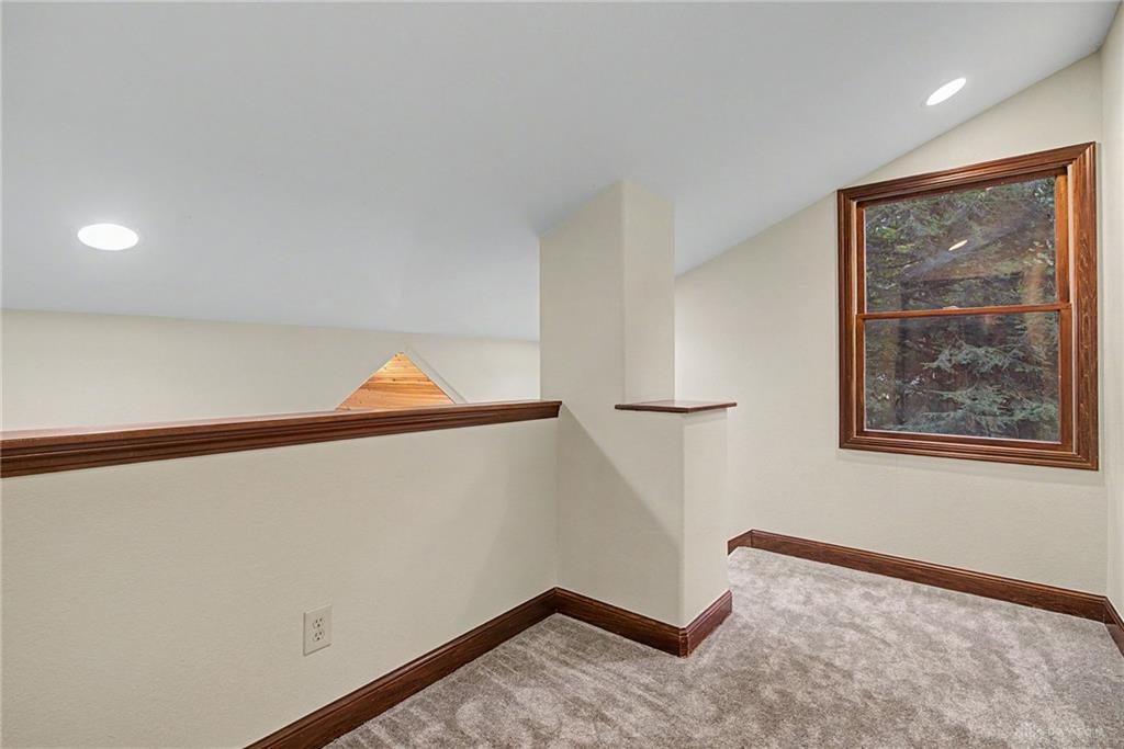 195 Colonial Property Photo 33