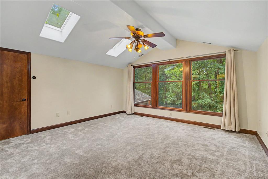195 Colonial Property Photo 34