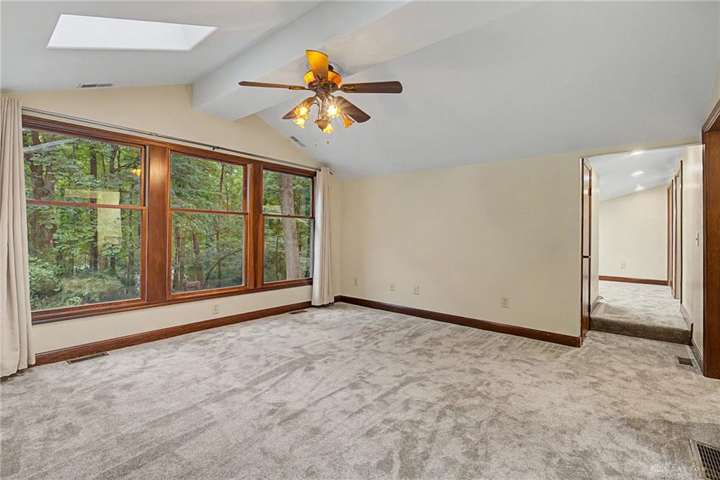 195 Colonial Property Photo 35