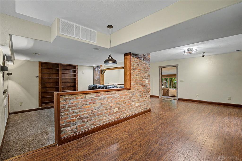 195 Colonial Property Photo 45