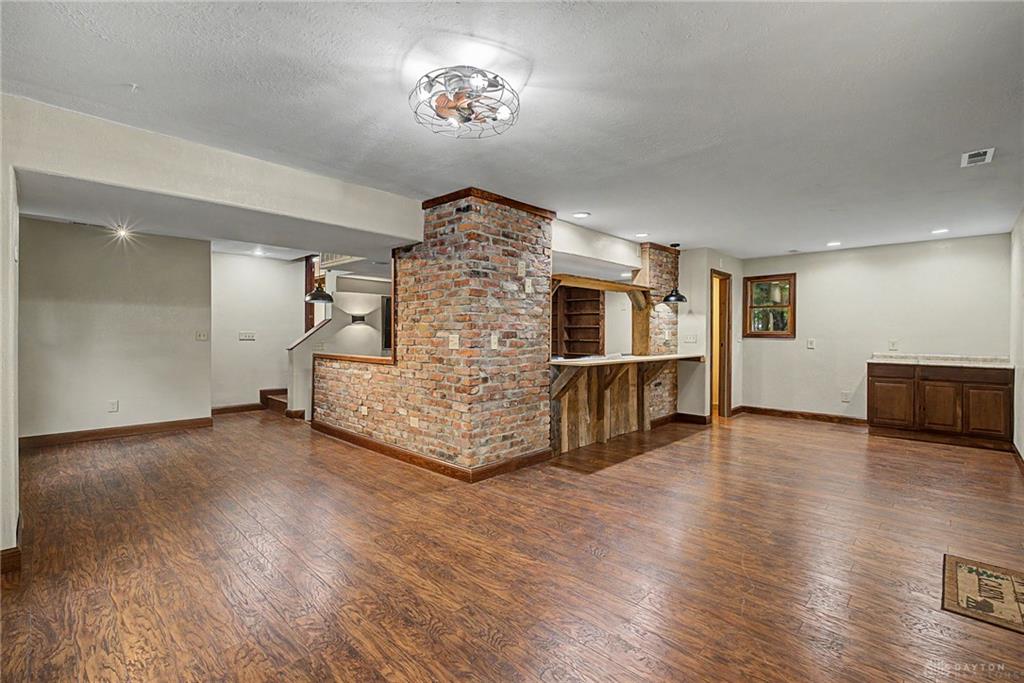 195 Colonial Property Photo 47