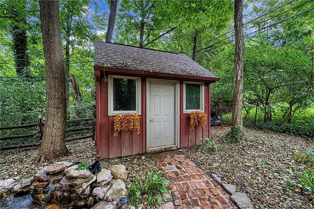 195 Colonial Property Photo 75