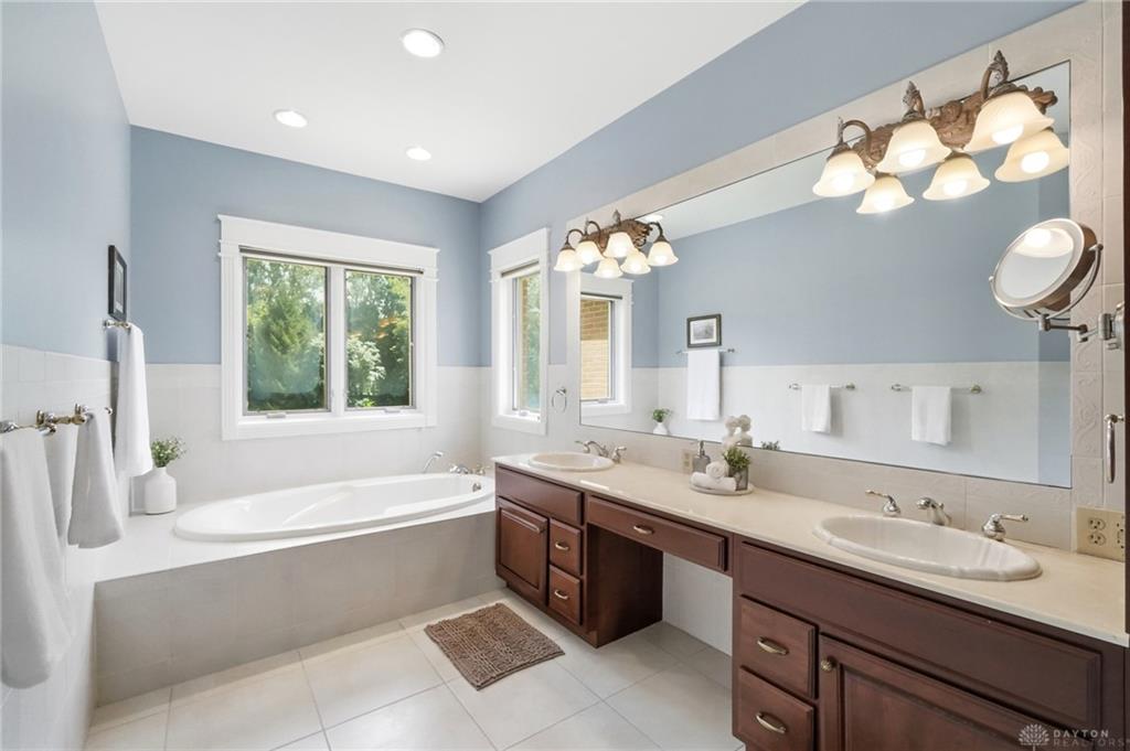 2638 Ballydoyle Property Photo 44