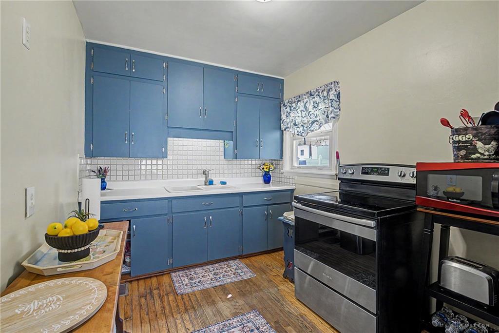 1667 Pell Property Photo 3