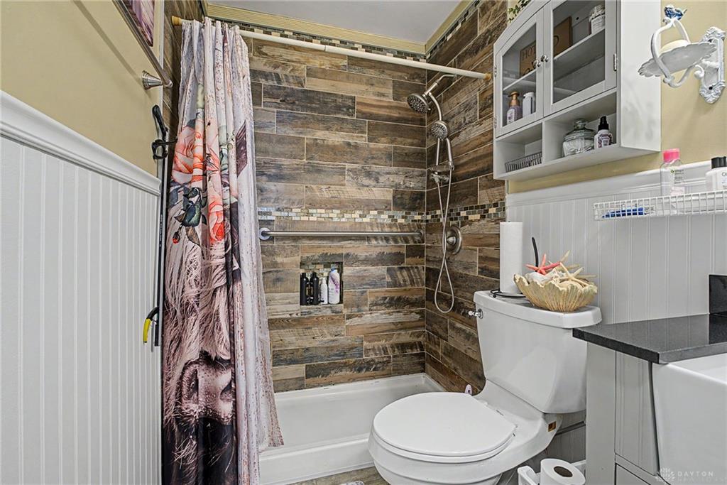1667 Pell Property Photo 4