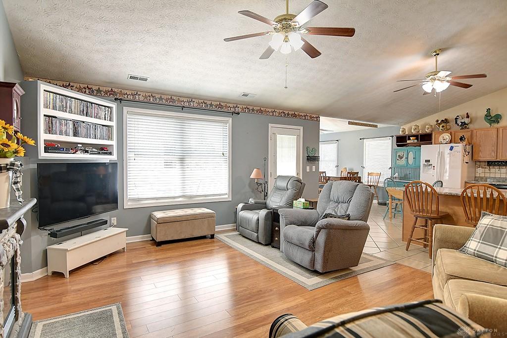 73 Viking Property Photo 4