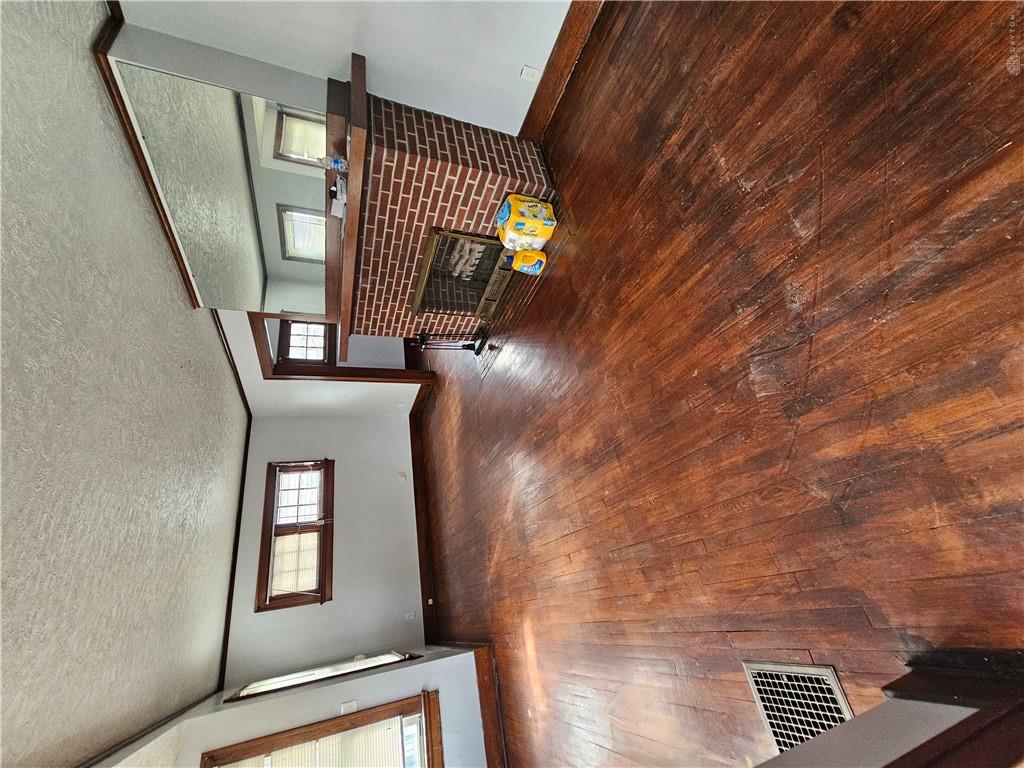 1015 Lexington Property Photo 4