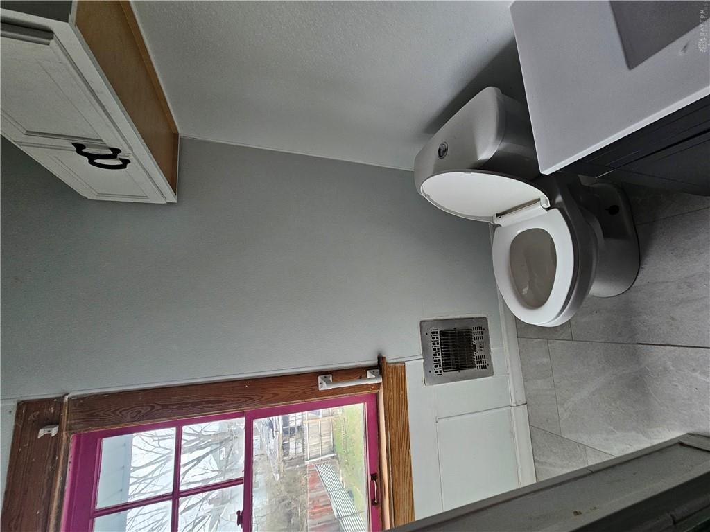 1015 Lexington Property Photo 14