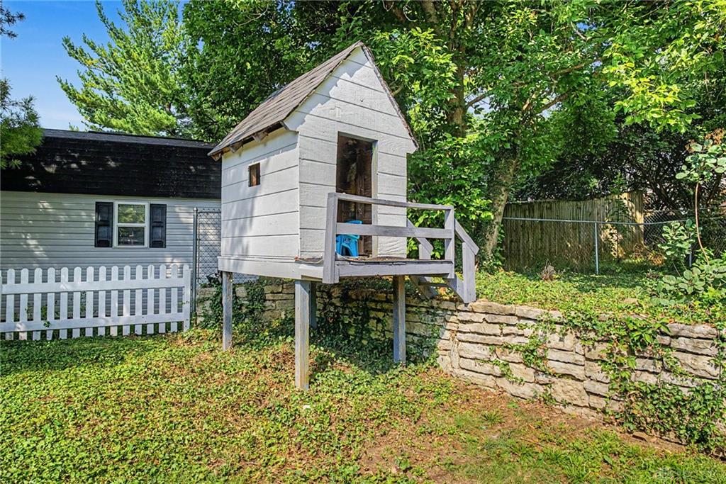148 Beverly Property Photo 17