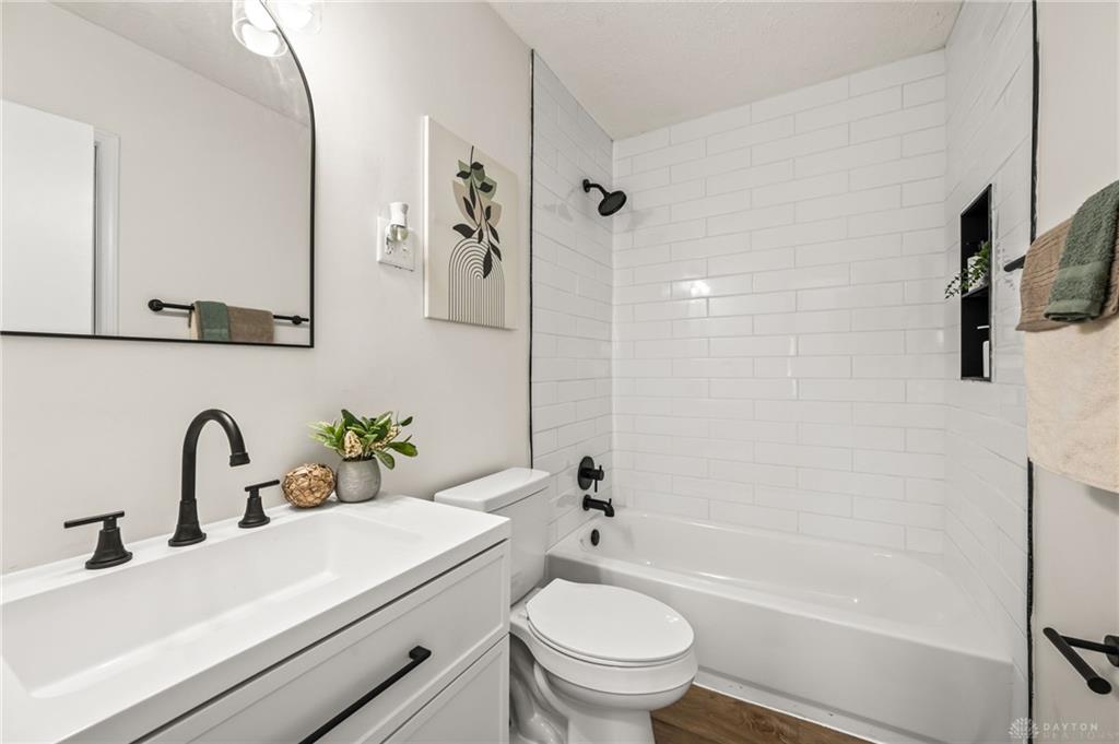 1661 Humphrey Property Photo 7