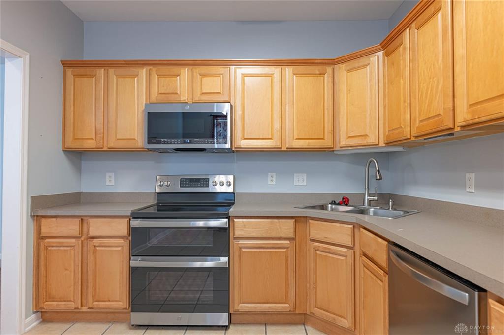 3028 Elmbrook Property Photo 8