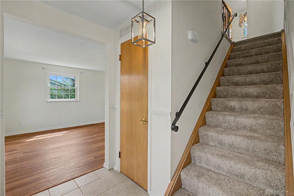 633 Sharon Property Photo 8