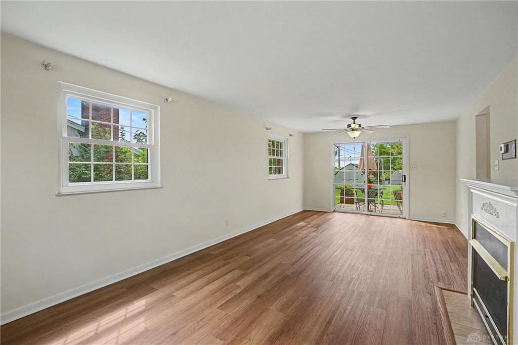633 Sharon Property Photo 9