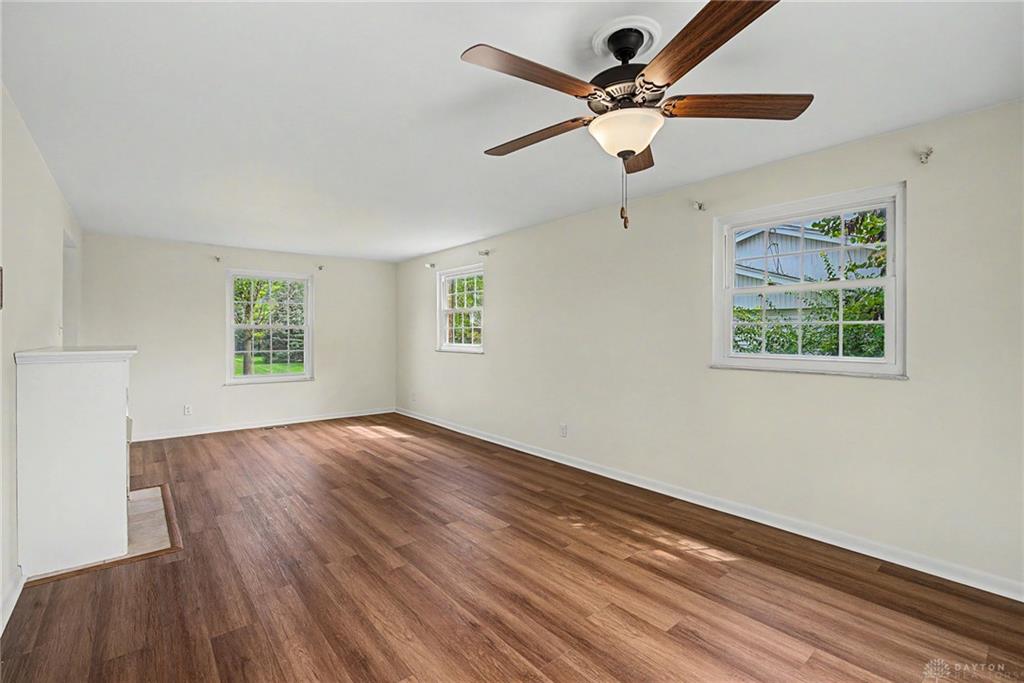 633 Sharon Property Photo 14