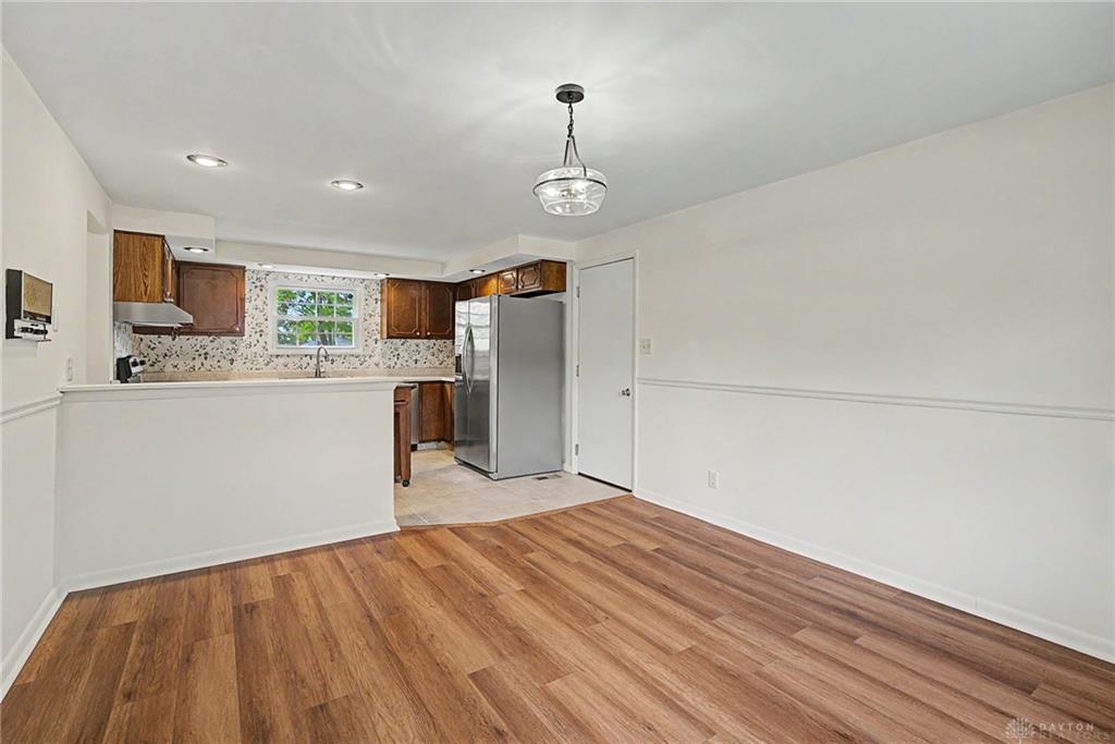 633 Sharon Property Photo 18