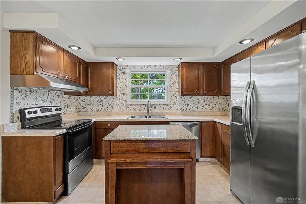 633 Sharon Property Photo 24