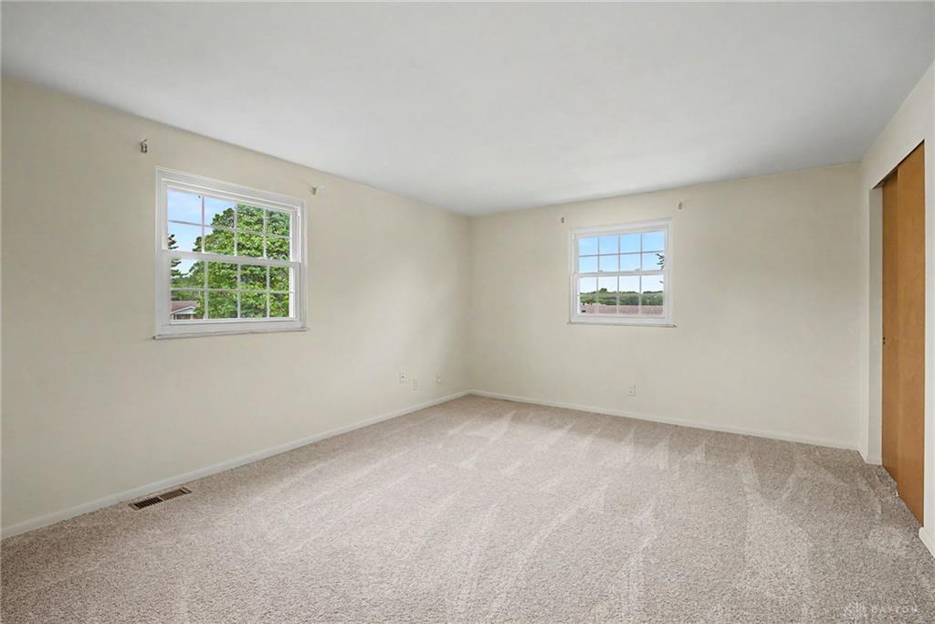 633 Sharon Property Photo 28