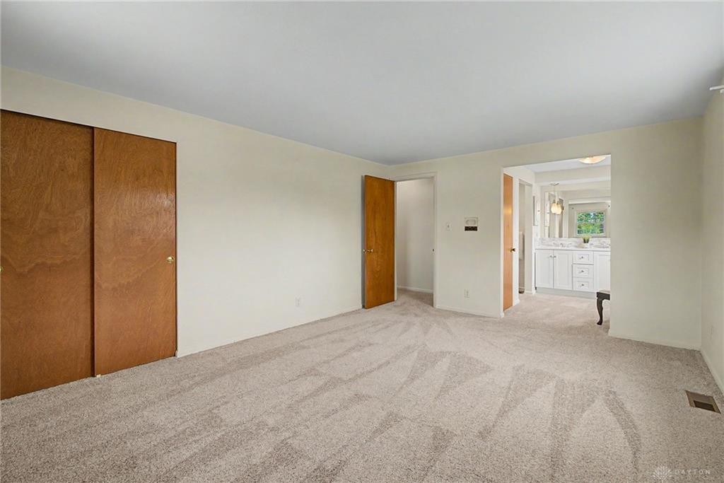 633 Sharon Property Photo 30
