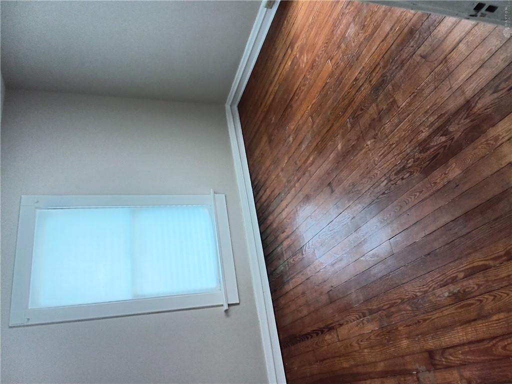 739 Saint Nicholas Property Photo 10