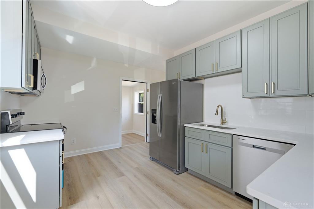2403 S Sutphin Property Photo 3