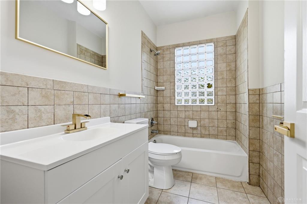 2403 S Sutphin Property Photo 4