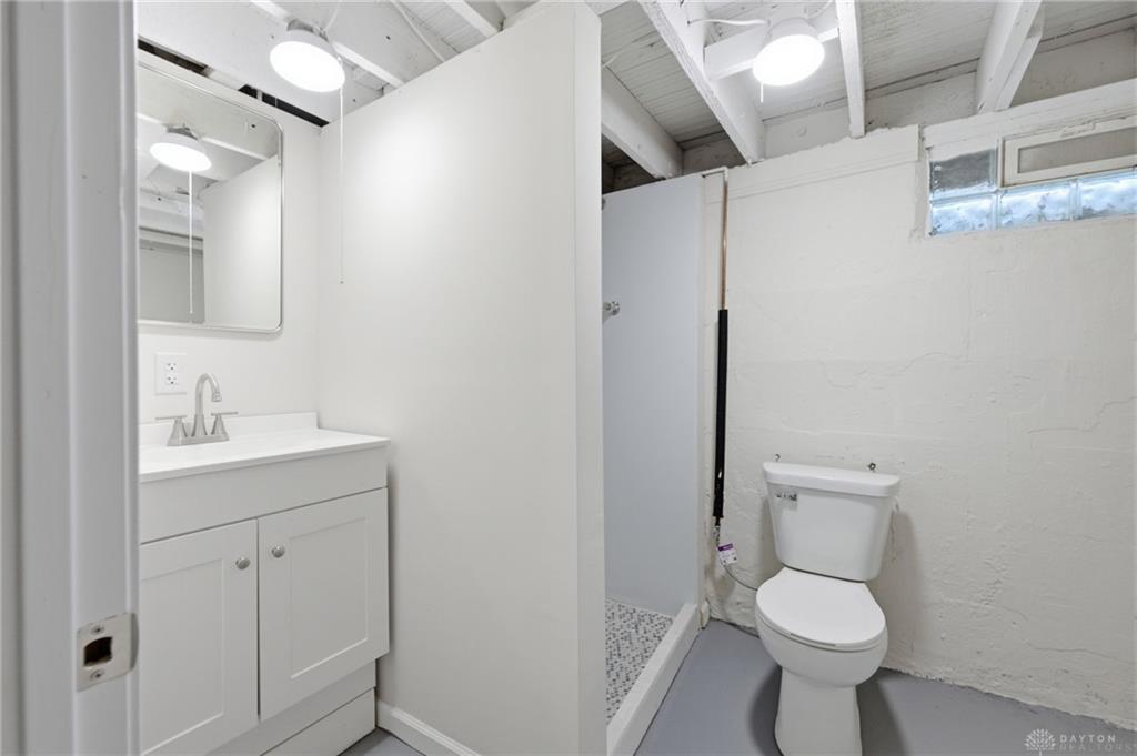 2403 S Sutphin Property Photo 42