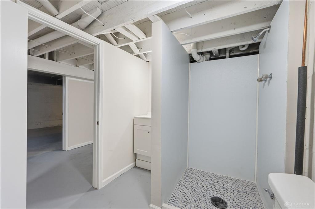2403 S Sutphin Property Photo 43