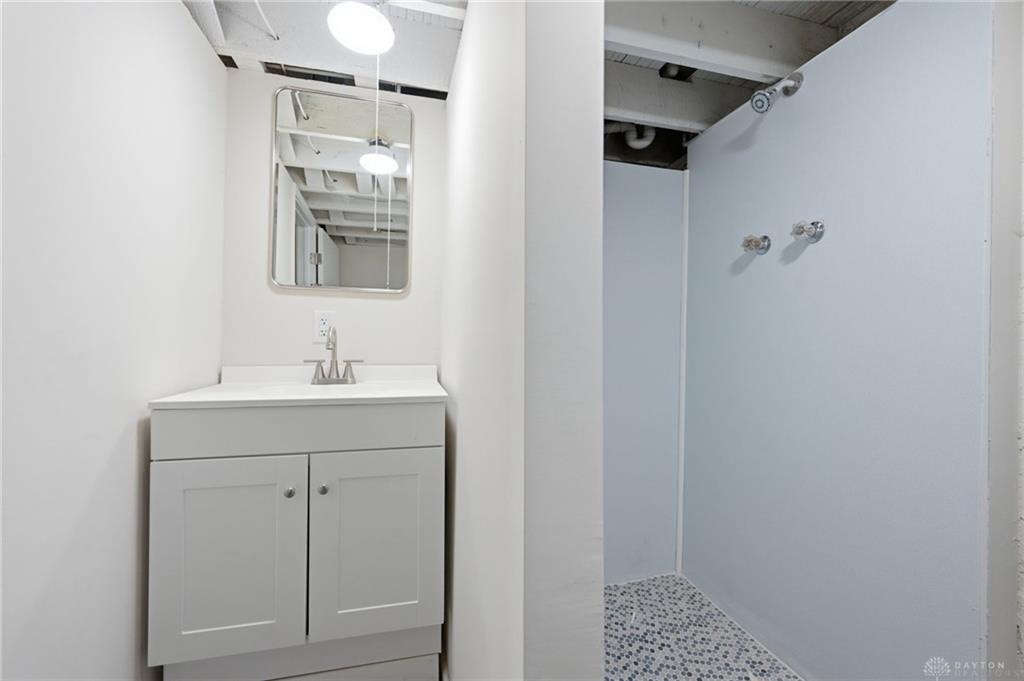 2403 S Sutphin Property Photo 44
