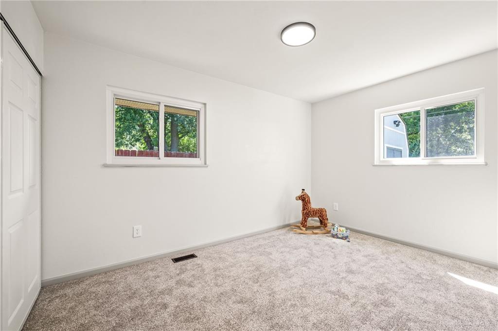 4095 Raymond Property Photo 17