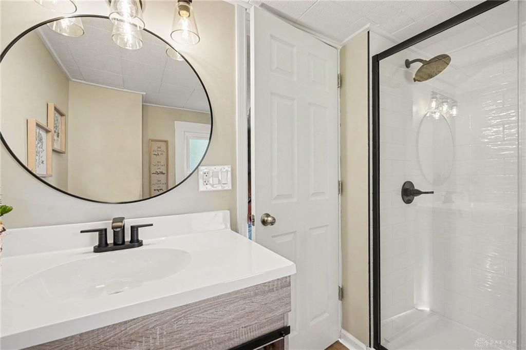 7 Brown Property Photo 15