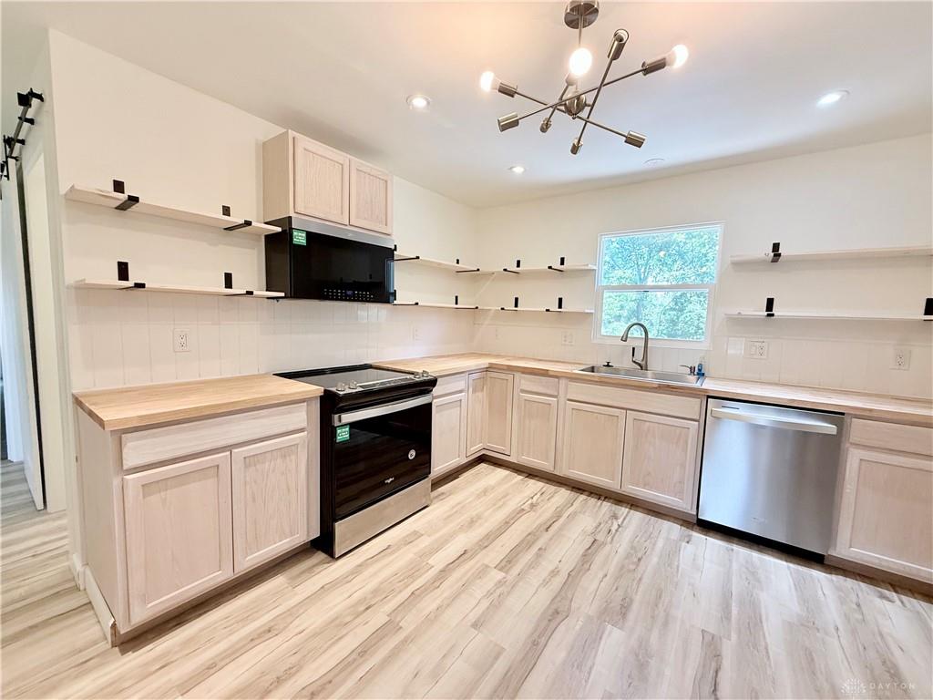 524 S Main Property Photo 8
