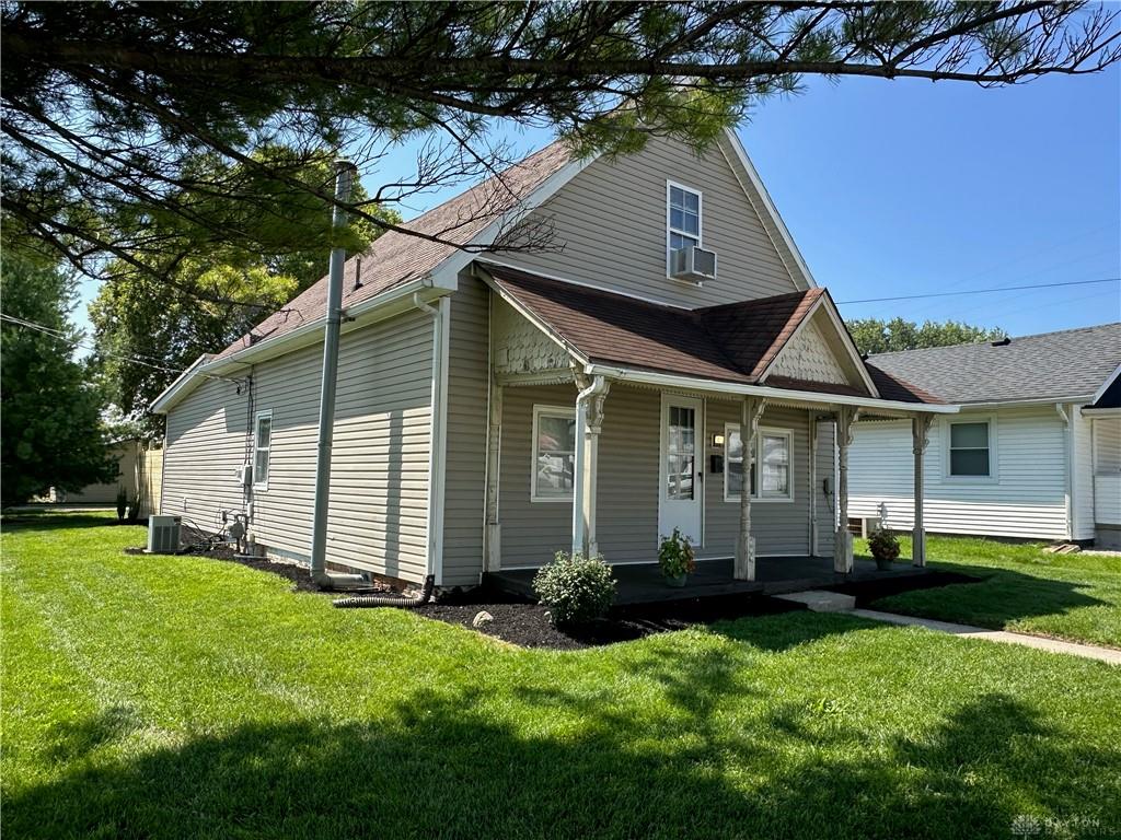 525 Sater Property Photo 2