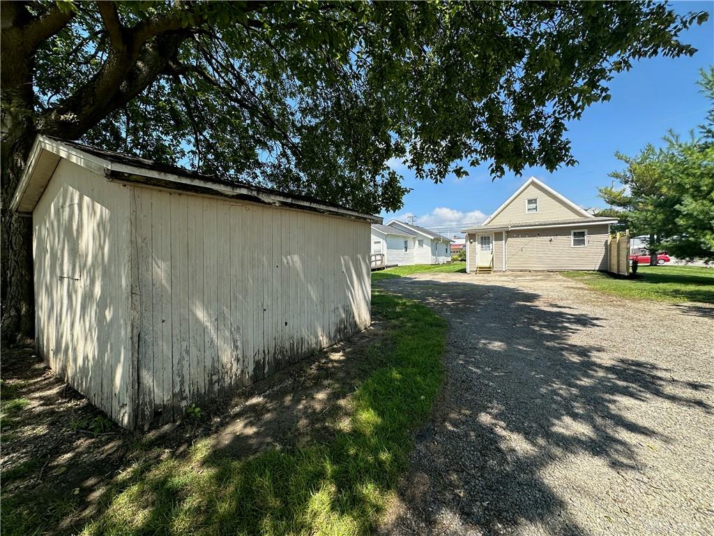 525 Sater Property Photo 5