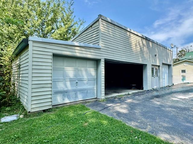 3335 E High Property Photo 9