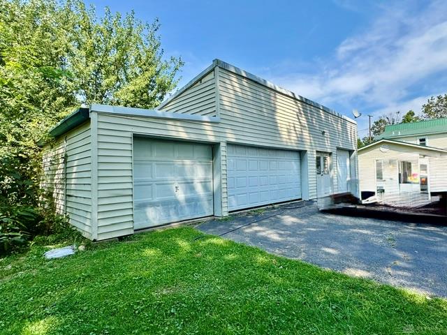 3335 E High Property Photo 10