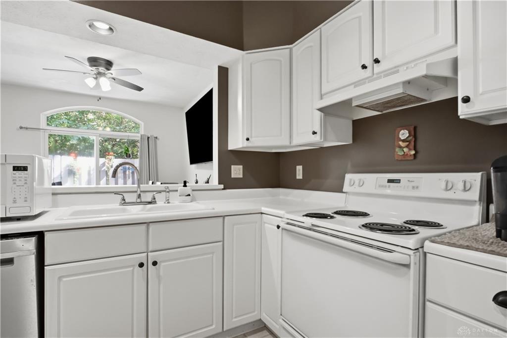 1157 Timbertrail Property Photo 3