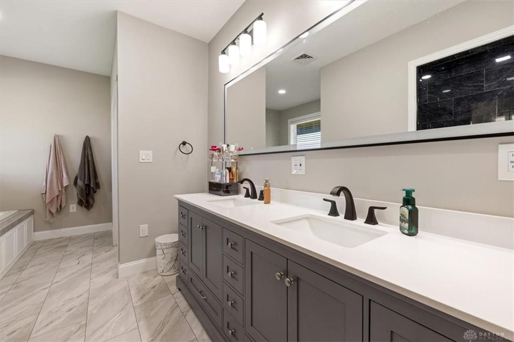 711 E Us 42 Property Photo 29