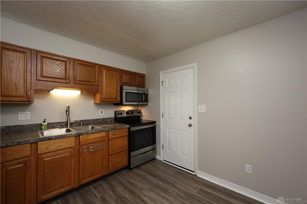 1504 Coventry Property Photo 3