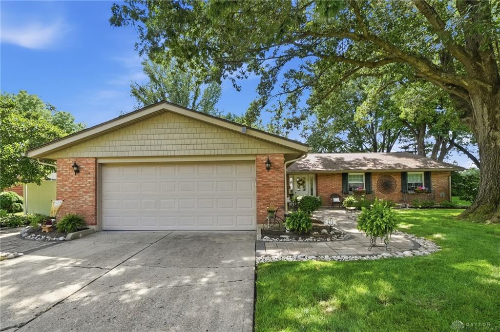 271 Edgebrook Property Photo 2