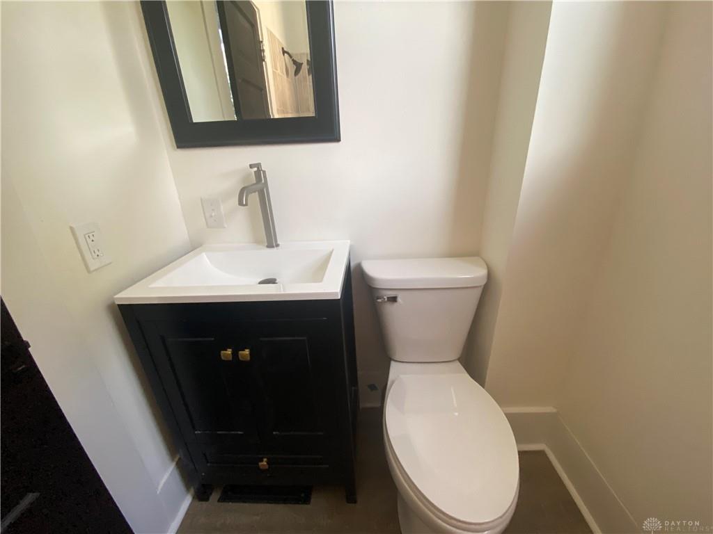 1033 W North Property Photo 8