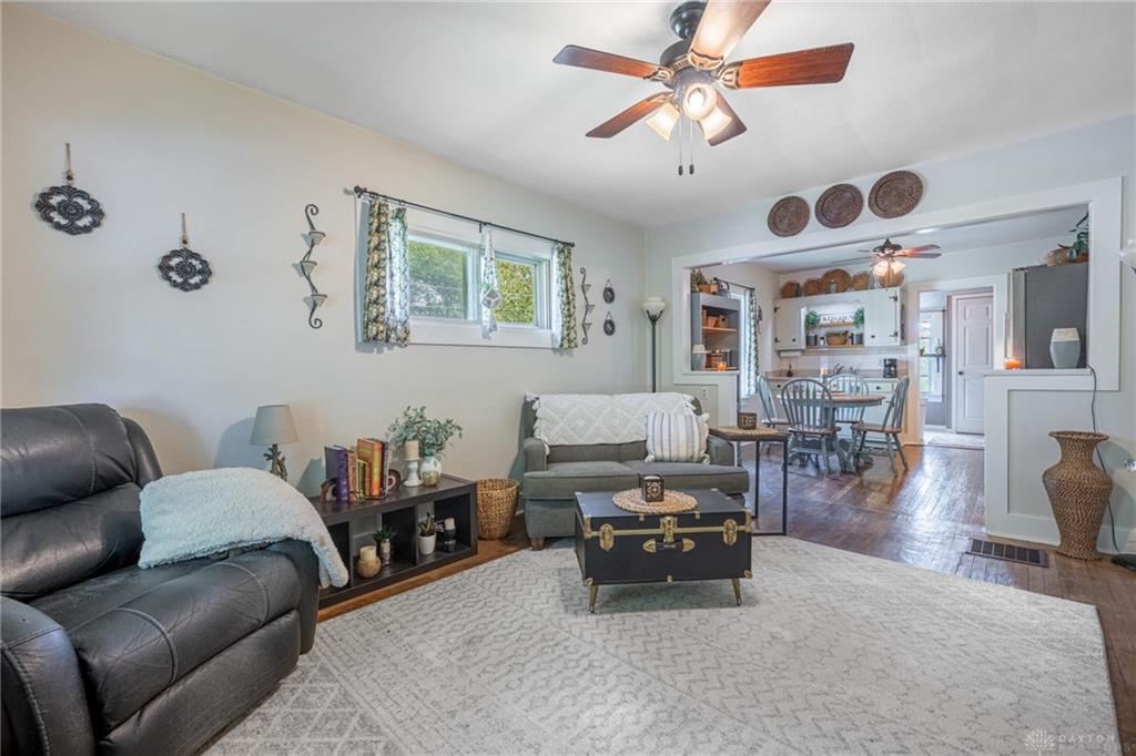 2820 Lansing Property Photo 3