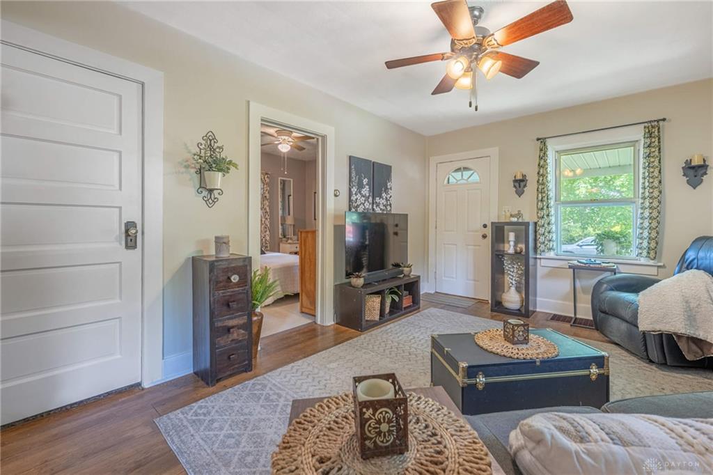 2820 Lansing Property Photo 5