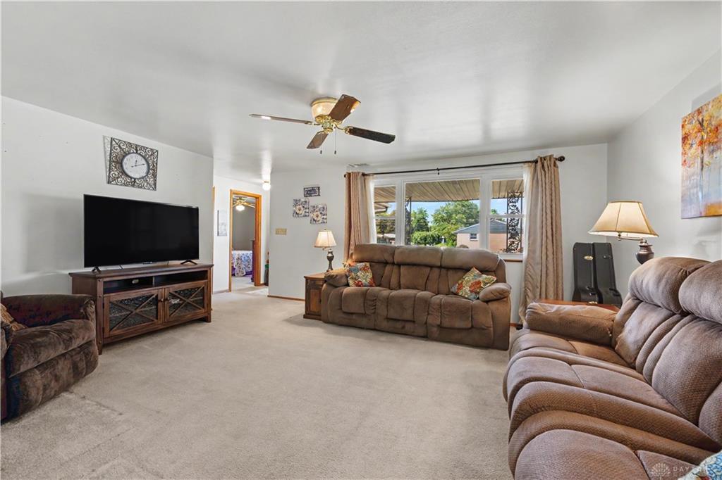 400 Zimmerman Property Photo 6