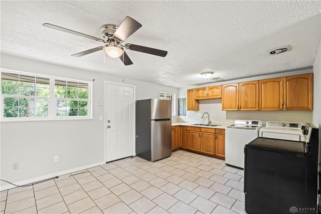 6687 Hubbard Property Photo 5