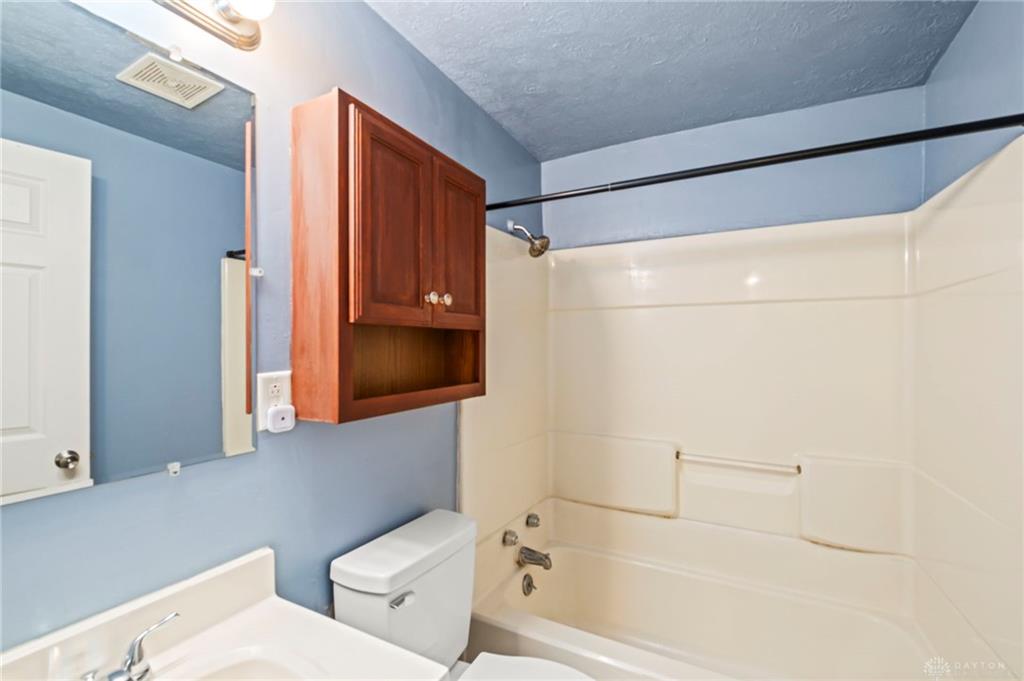 6687 Hubbard Property Photo 7