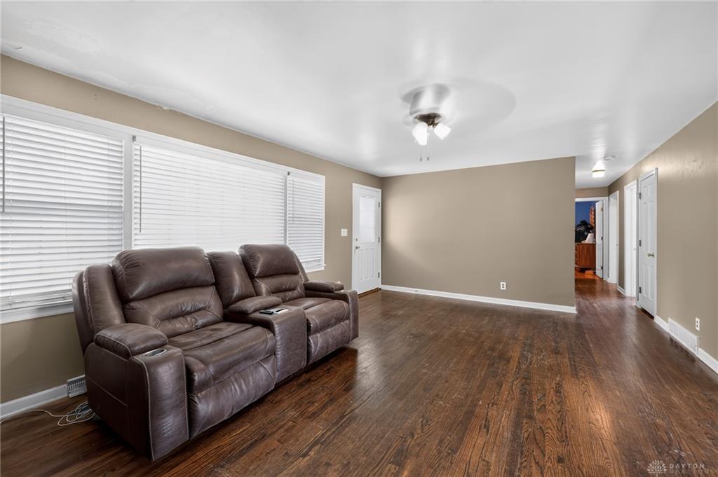 1186 Stanwick Property Photo 3
