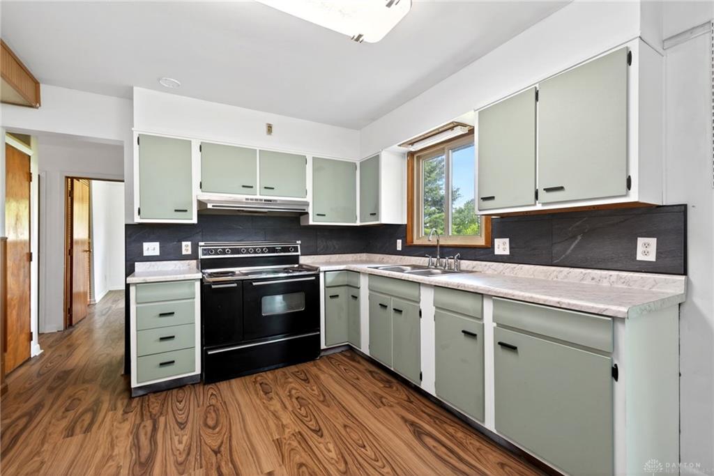1005 Free Property Photo 15