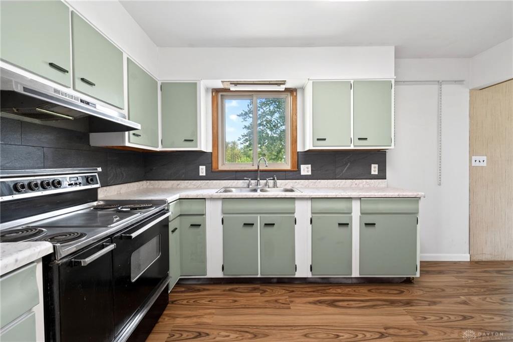 1005 Free Property Photo 16